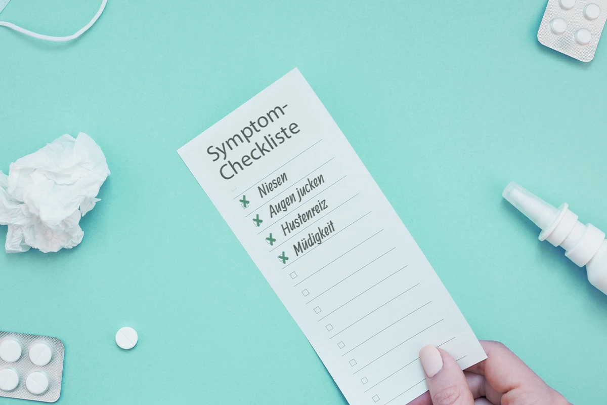 Symtom Checkliste auf einem türkisem Hintergrund