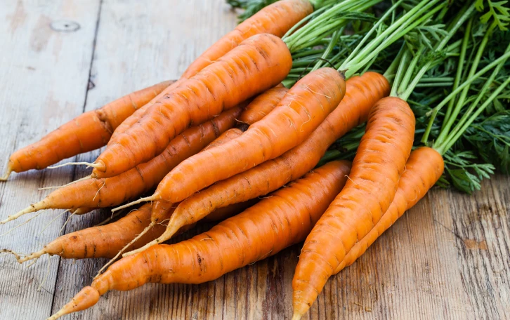 Birkenpollenallergie Kreuzallergie auf Karotten Bundmöhren mit Grün