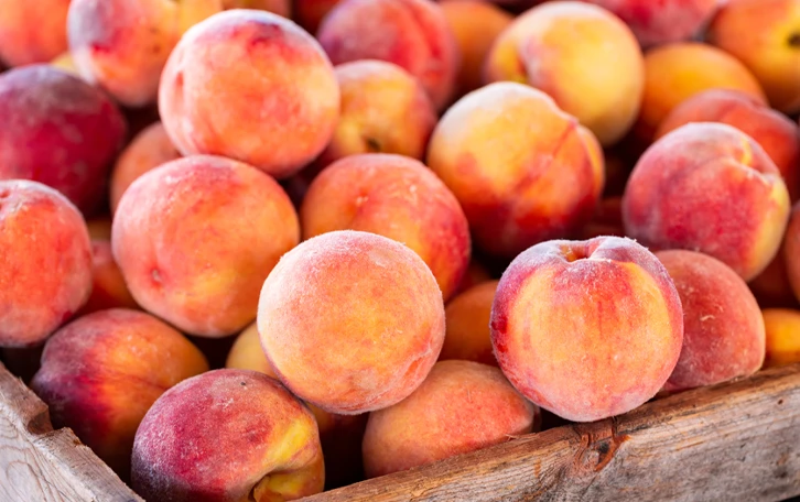 Typische Kreuzallergie Auslöser Pfirsiche Eine Kiste voll Pfirsiche